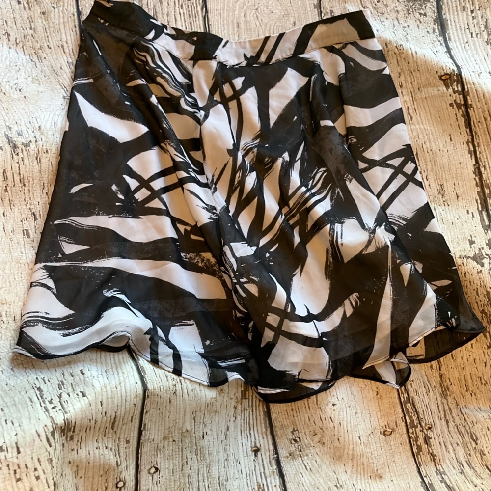 Vince Camuto Black and White Mini Skirt Size Small